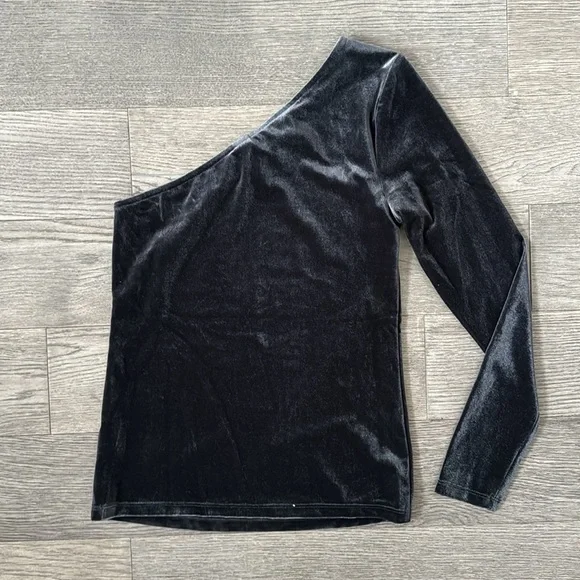 🌼OLD NAVY🌼 Velvet One Shoulder Top in Black Jack - Picture 10 of 10